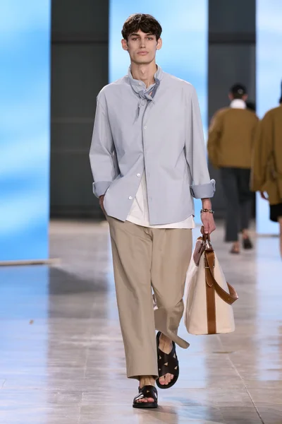 Look 25